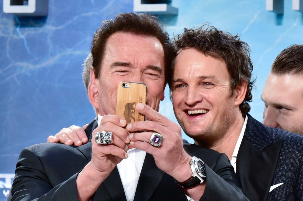 Selfie with fellow actor Jason Clarke. Wait, is that a wooden iPhone case with the flag of California on it? Yes, yes it is.
