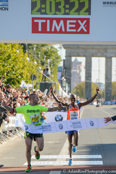 Wilson Kipsang crossing  the finish line at the 2013 Berlin Marathon