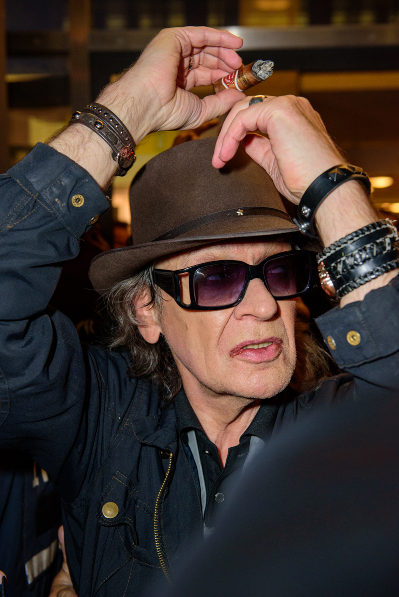 Udo Lindenberg wading through the crowd.