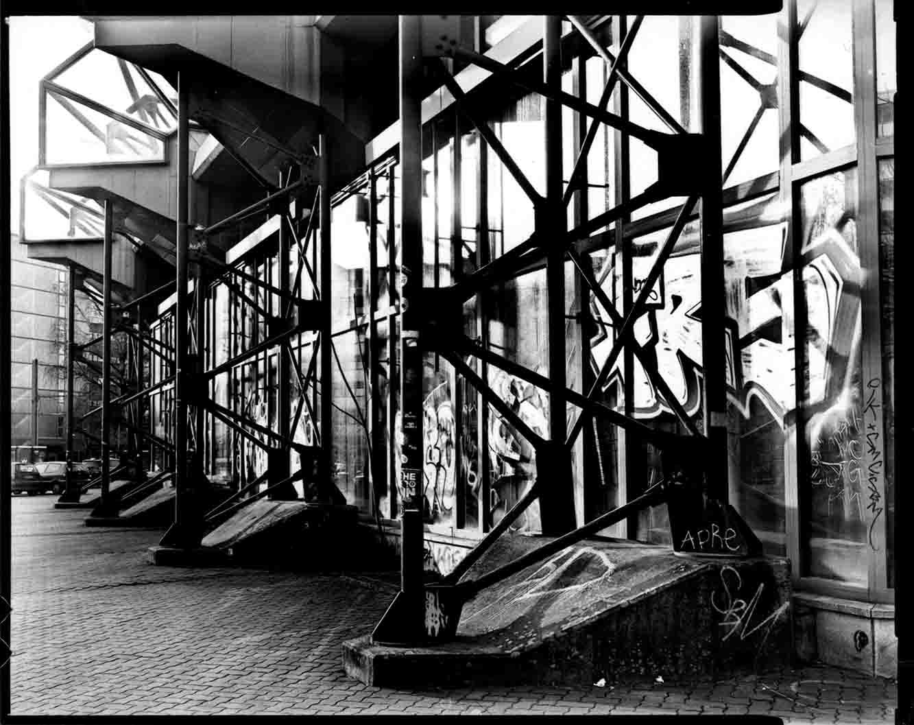 Shot at 50, developed in Moersch Tanol (staining developer). Still contrasty, but getting there.